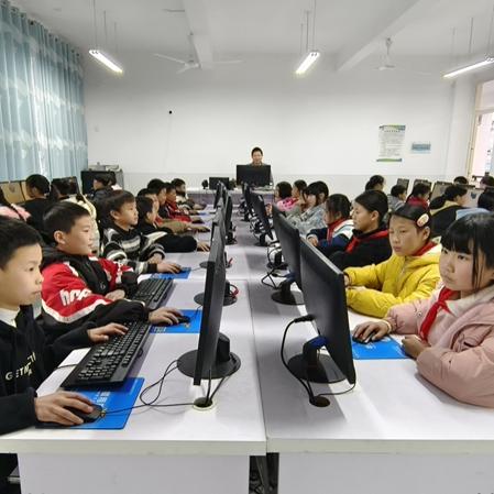 Hvordan styrket Sun Haiqing fra Jiangsu Jutian hjembyutdanning via datamaskindonasjoner?